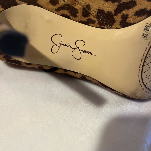 ⚫️JESSICA SIMPSON HEELED BOOTIES - Picture 2 of 4